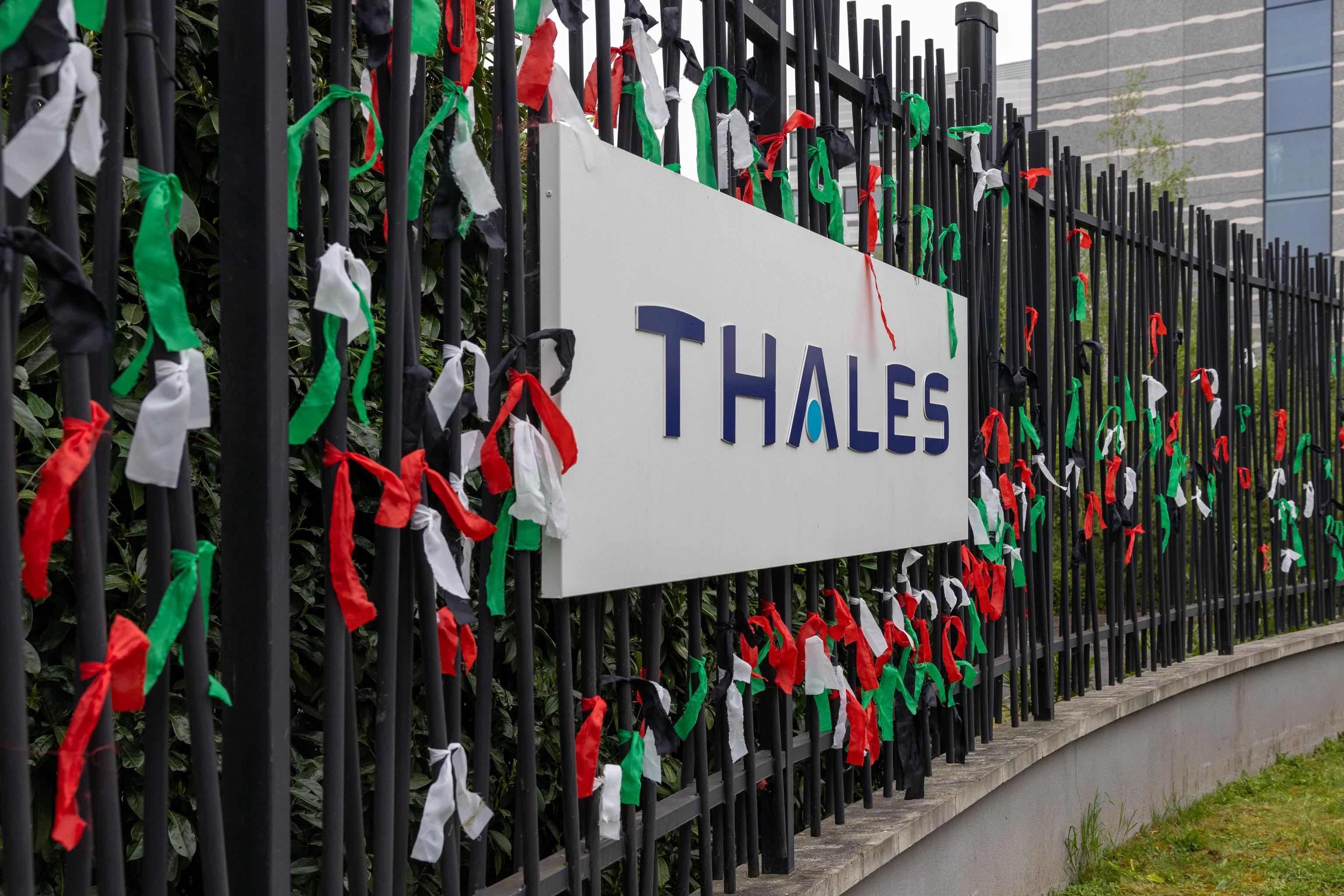 Gazze'deki soyk�r�ma ortak olan Thales tesisine blokaj eylemi